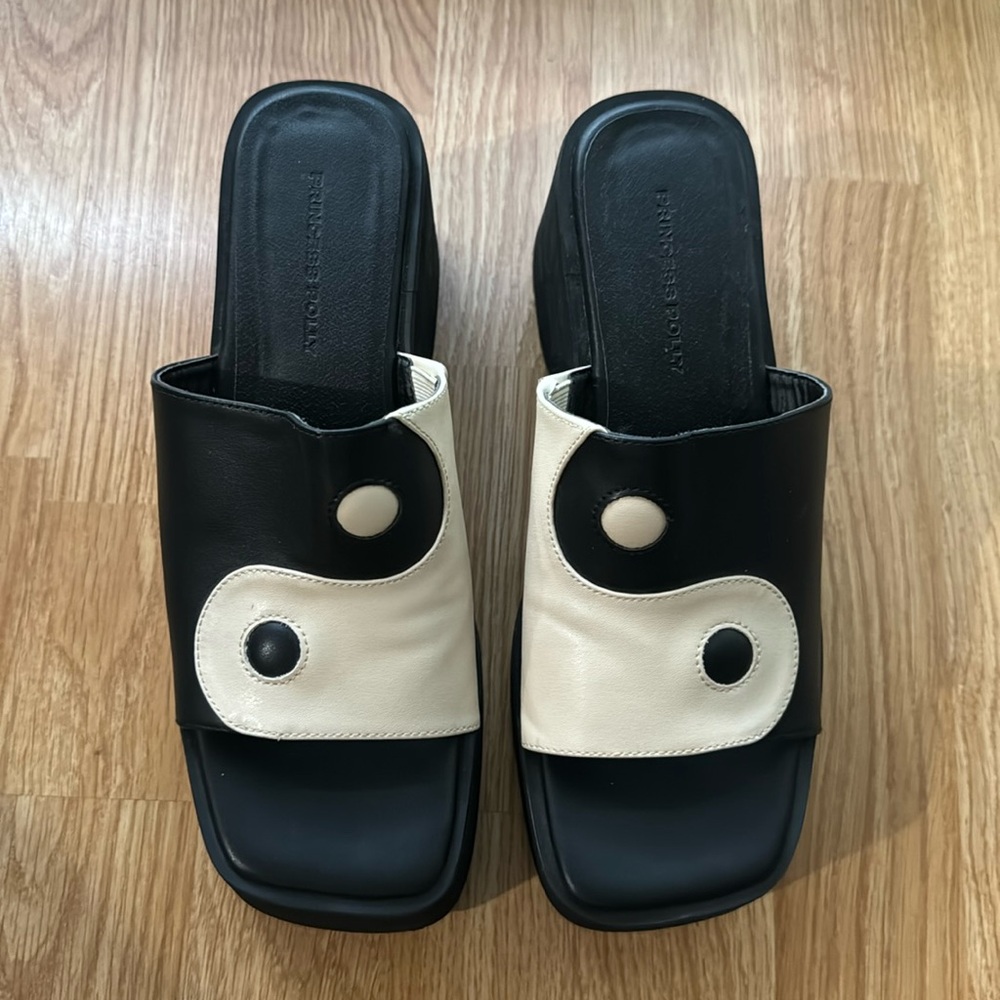 Princess Polly Black and Cream Yin Yang Platform Slides